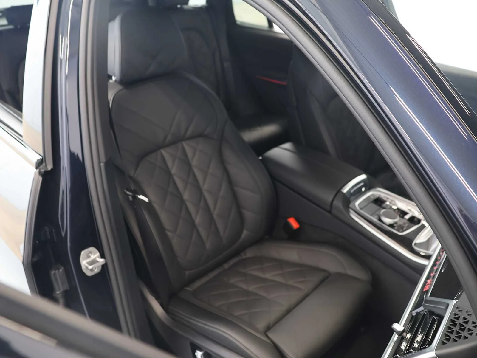 Used 2026 Carbon Black Metallic BMW xDrive40i image 14
