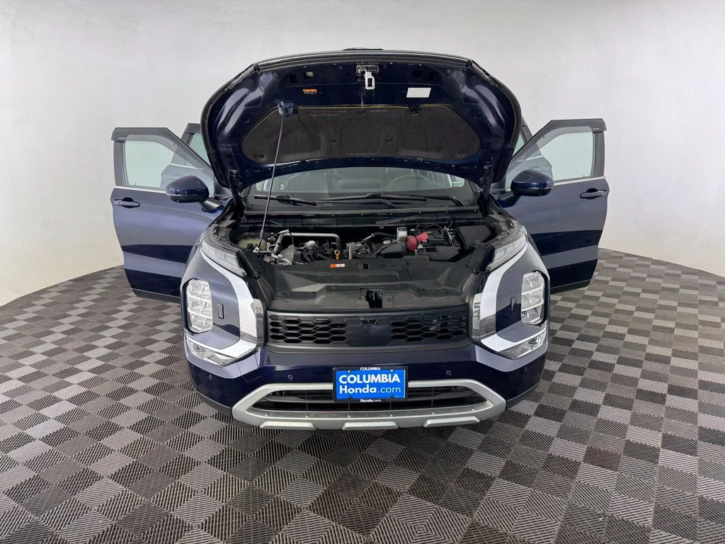 Used 2023 Blue Mitsubishi SE image 12