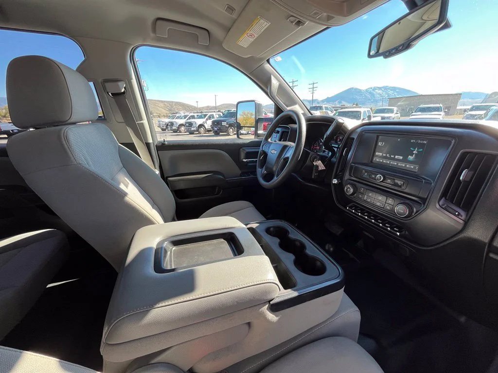 Used 2016 SILVER ICE METALLIC Chevrolet Work Truck image 21