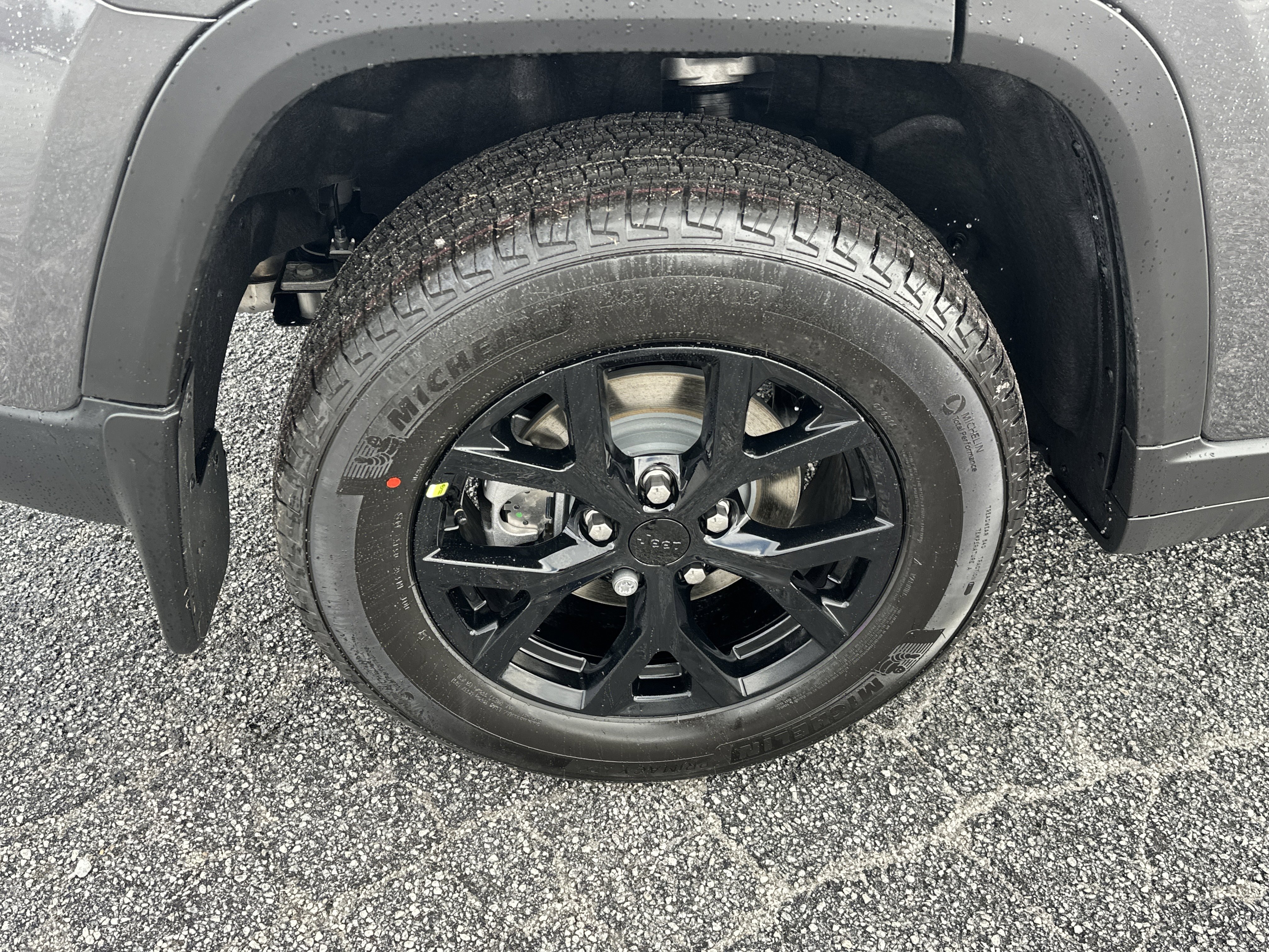 New 2026 Baltic Gray Metallic Clear-Coat Exterior Paint Jeep Laredo Altitude image 18