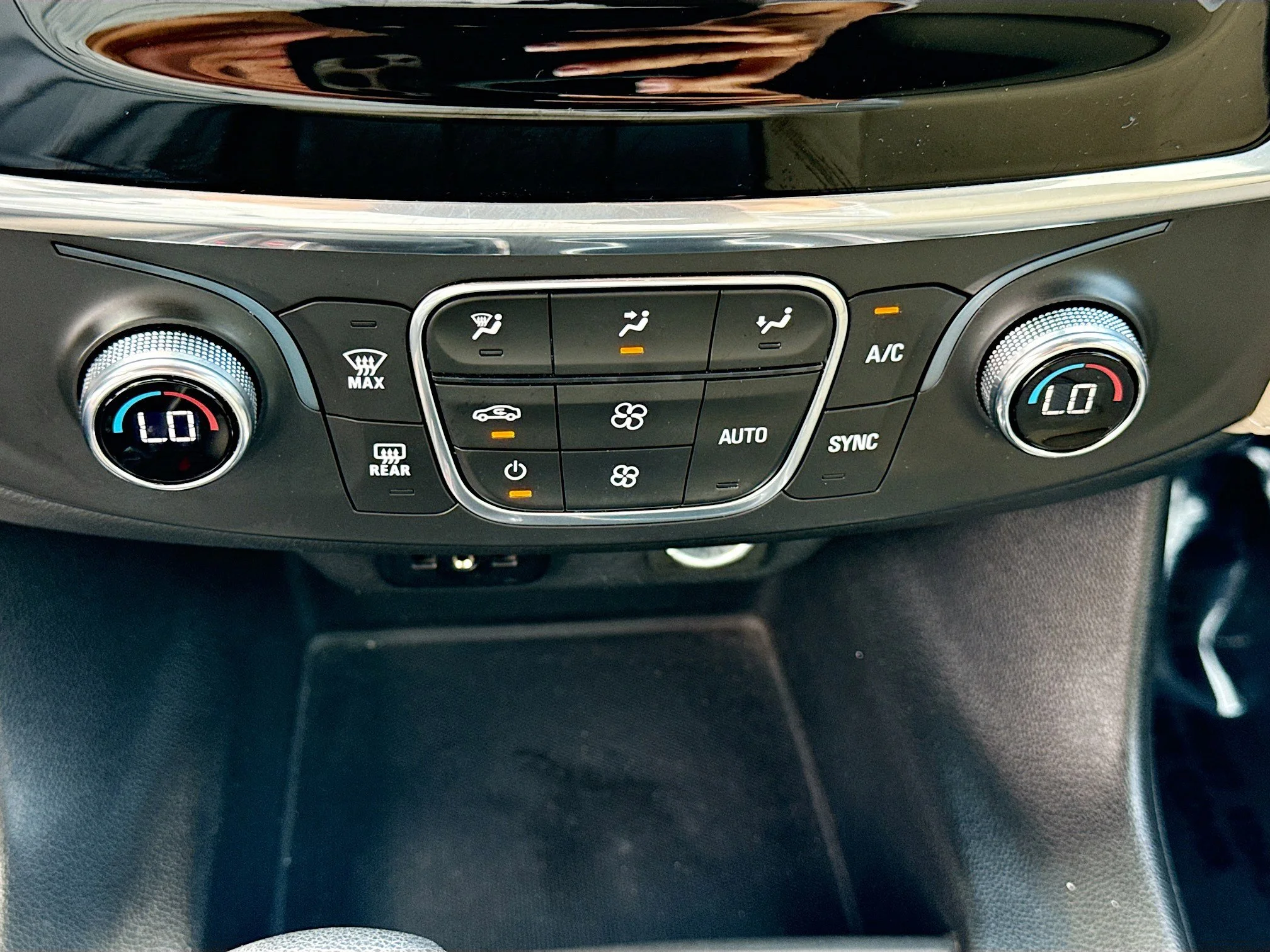 Used 2022 Summit White Chevrolet LS image 32