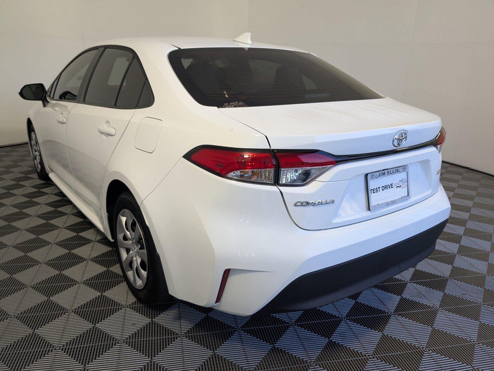 Used 2025 Ice Cap Toyota LE image 6