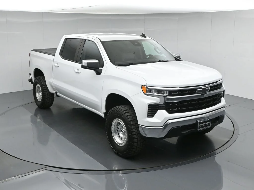 Used 2023 White Chevrolet LT image 41