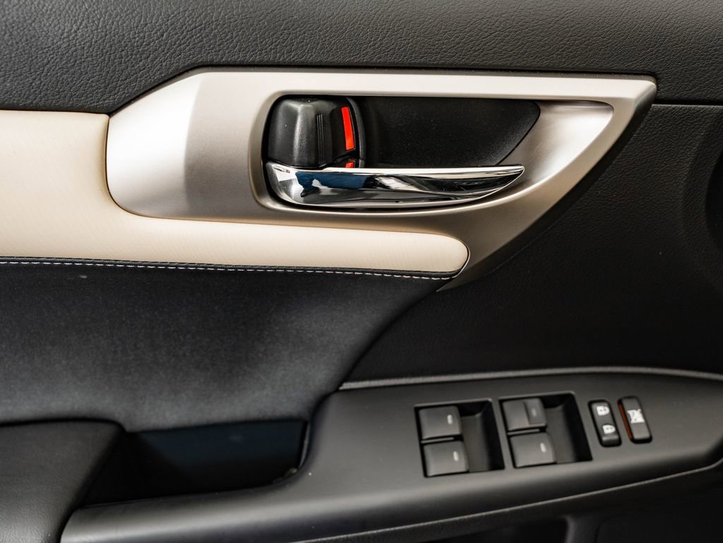 Used 2014 Pearl Lexus 200h image 23