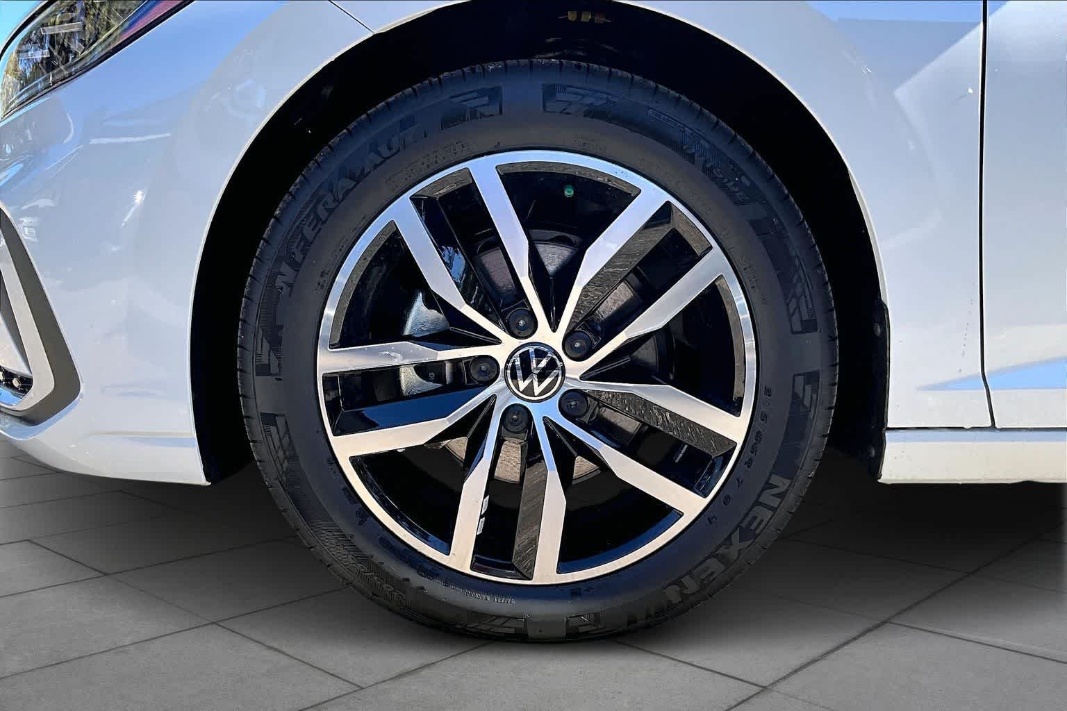 New 2026 Opal White Pearl Volkswagen 1.5T SE image 11