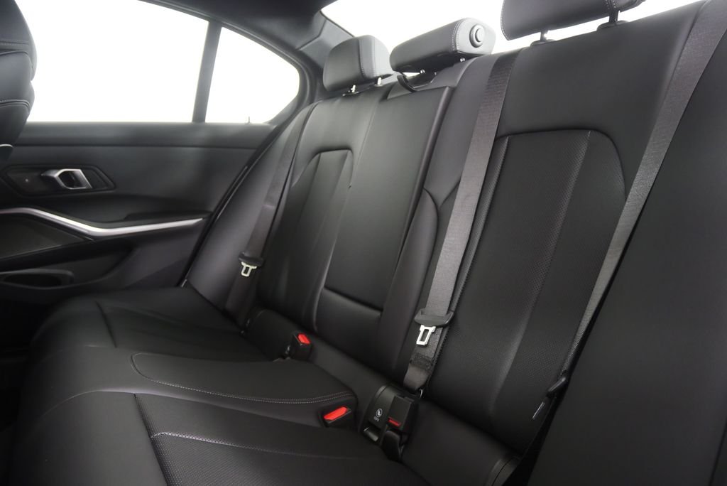 2026 BMW 3 Series 330i - Photo 15