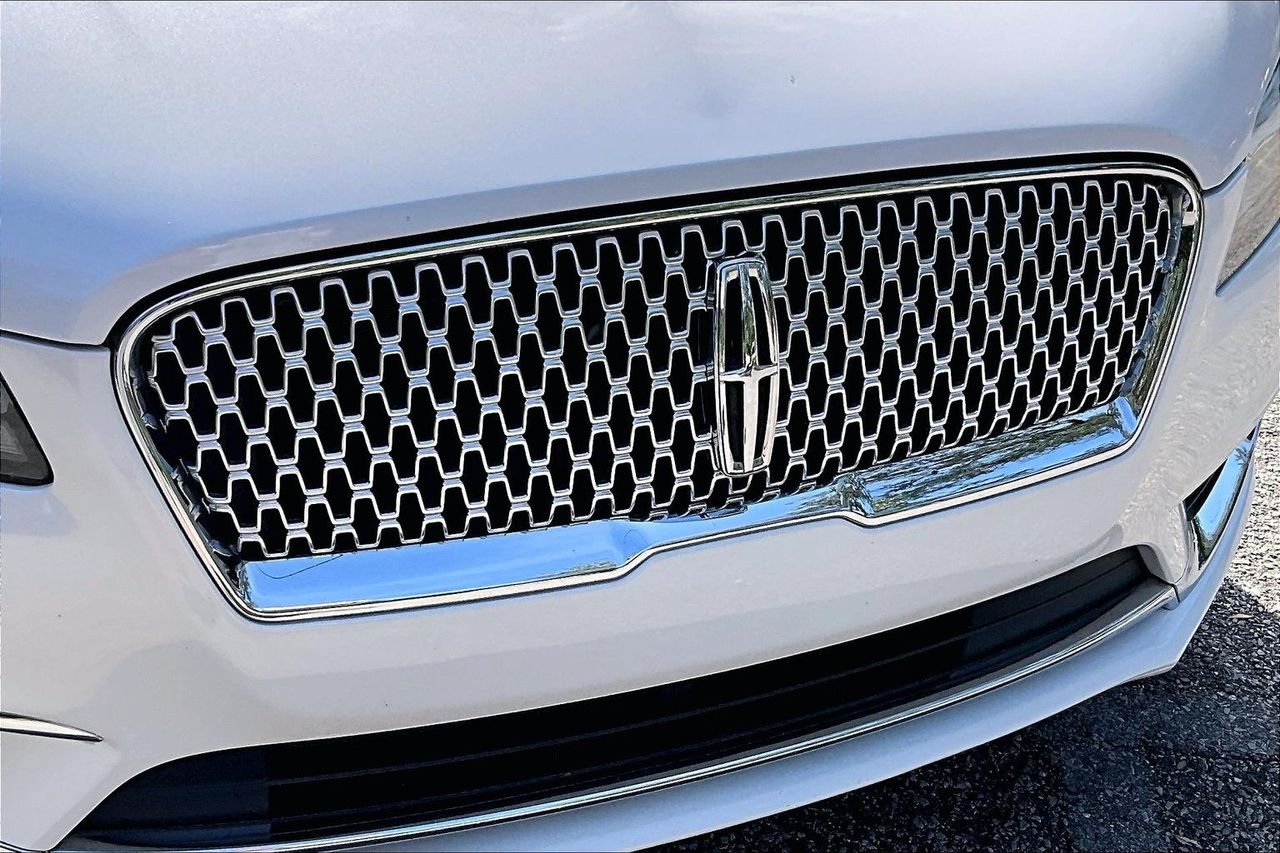 Used 2017 White Lincoln Reserve image 34