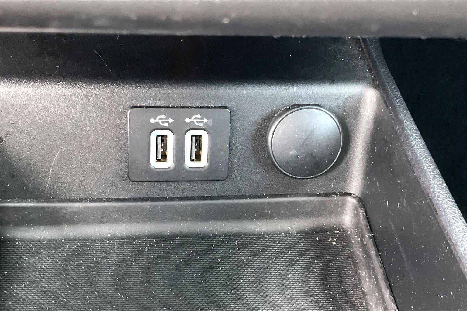 Used 2019 Agate Black Ford SE image 33