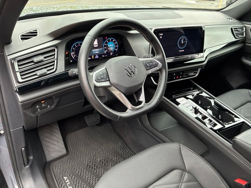 Used 2024  Volkswagen 2.0T SE w/Technology image 15