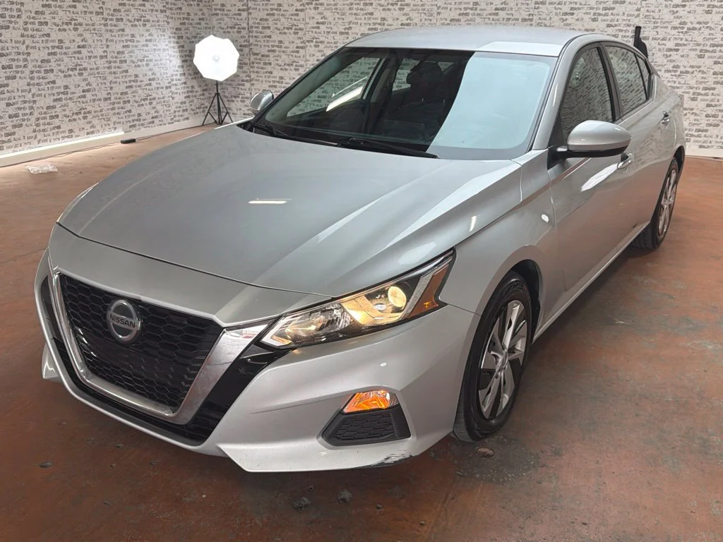 Used 2020 Brilliant Silver Metallic Nissan 2.5 S image 3