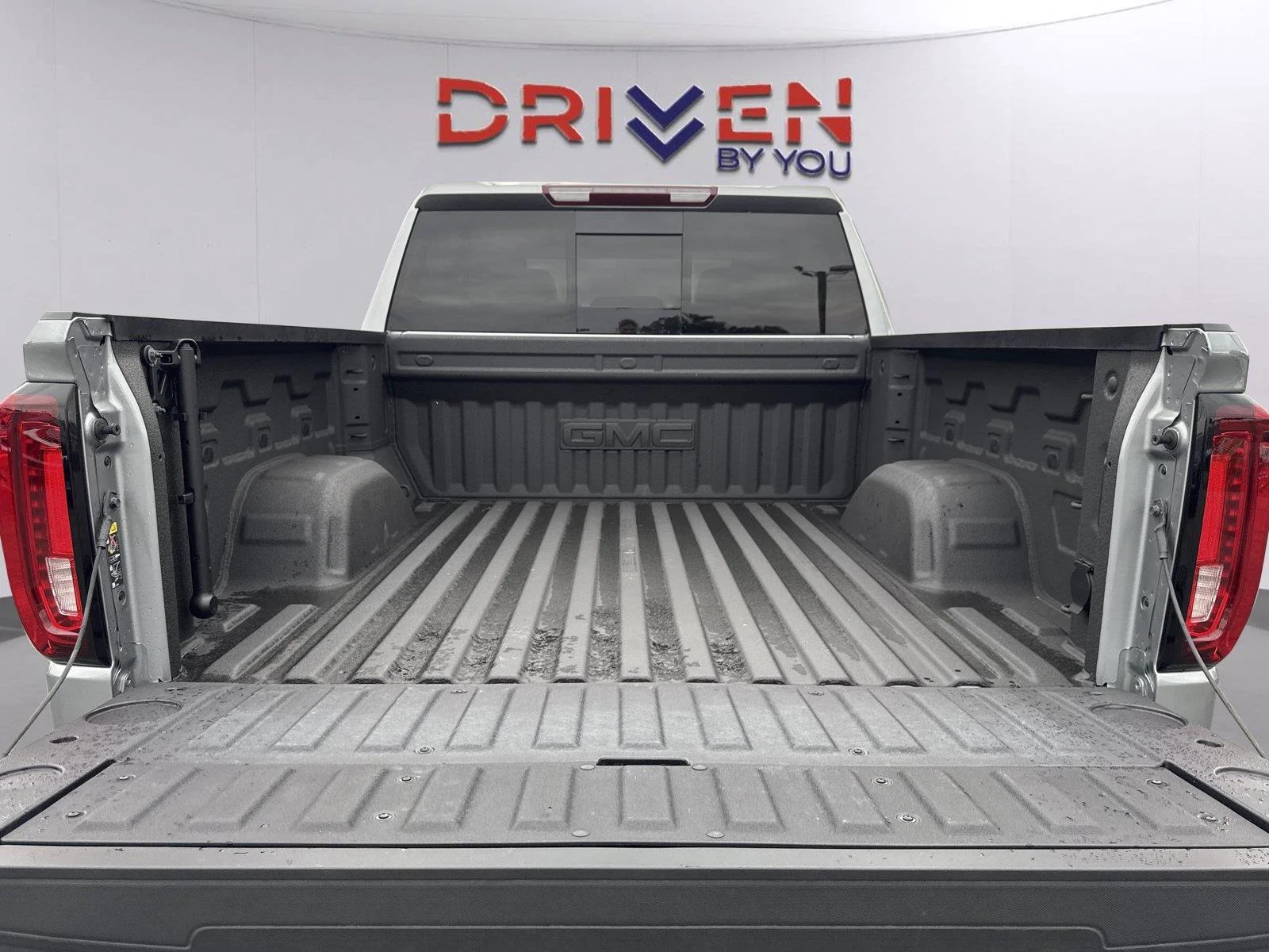 Used 2025 Sterling Metallic GMC SLT image 33