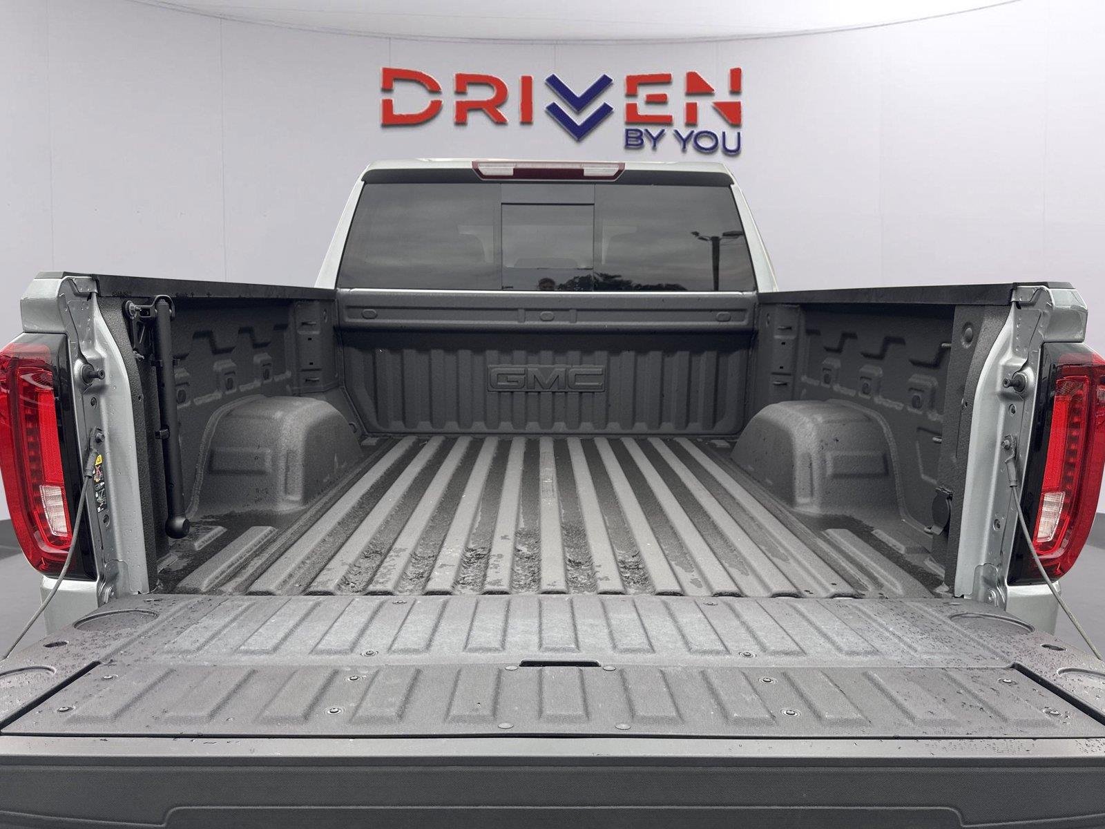 Used 2025 Sterling Metallic GMC SLT image 33