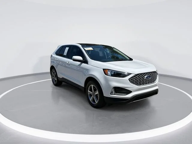 Used 2024 White Ford SEL image 2