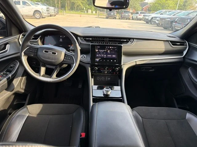 Used 2023 White Jeep Altitude image 19