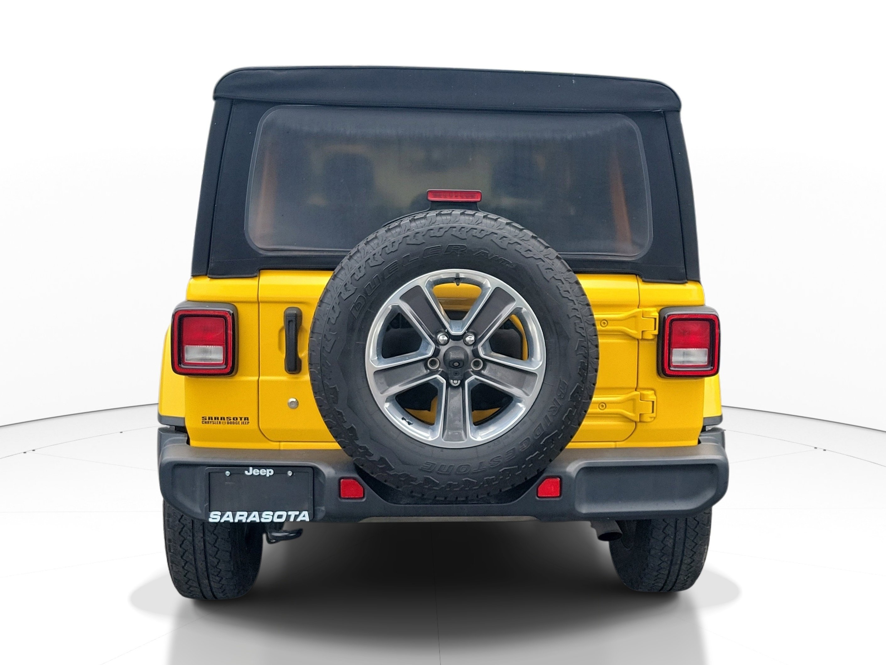 Used 2018 Hellayella Clearcoat Jeep Sahara image 5