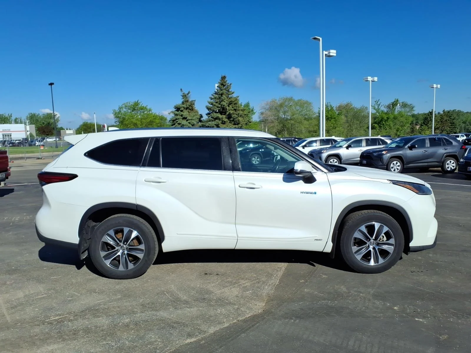 Certified 2021 Toyota Highlander XLE with VIN 5TDGBRCH8MS517208 for sale in Burnsville, Minnesota