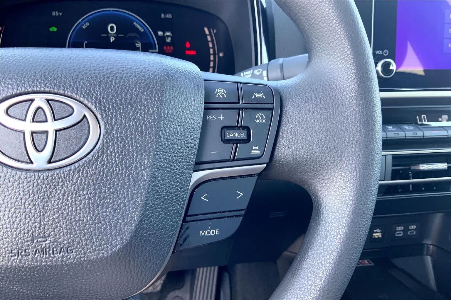 Used 2025 Ice Cap Toyota LE image 25