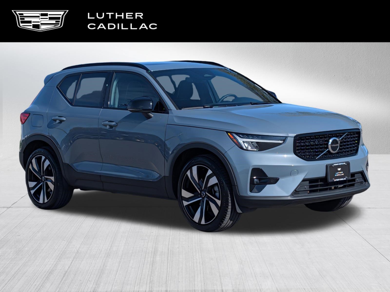 2023 Volvo XC40 B5 Plus Dark AWD's photo