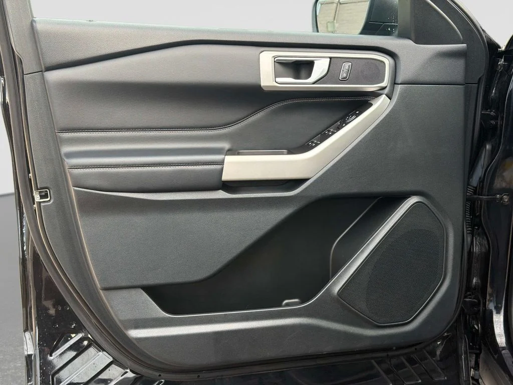 Used 2023 Agate Black Metallic Ford XLT image 20