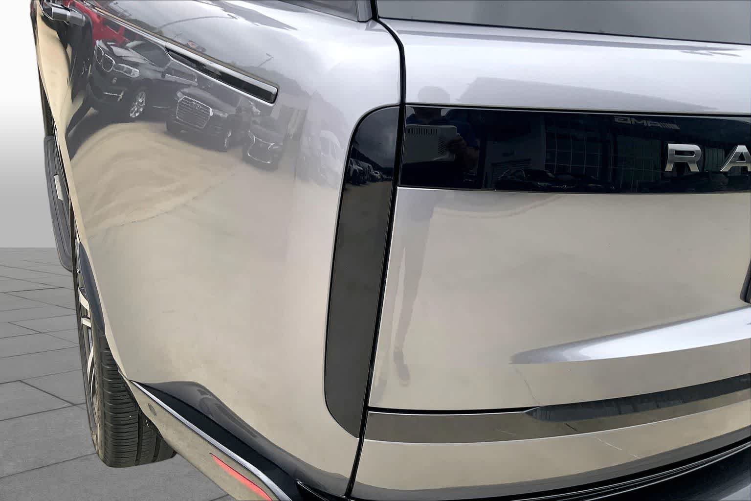 Used 2023 Eiger Grey Metallic Land Rover SE image 27