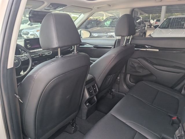 Used 2022 White Kia EX image 26