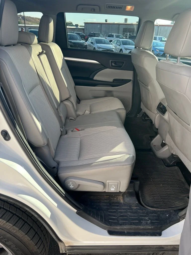 Used 2016 Blizzard Pearl Toyota LE Plus V6 image 13