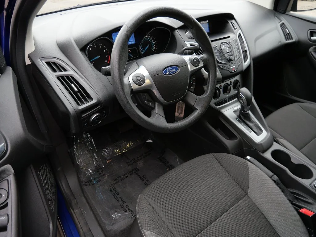 Used 2012 Blue Ford SE image 3
