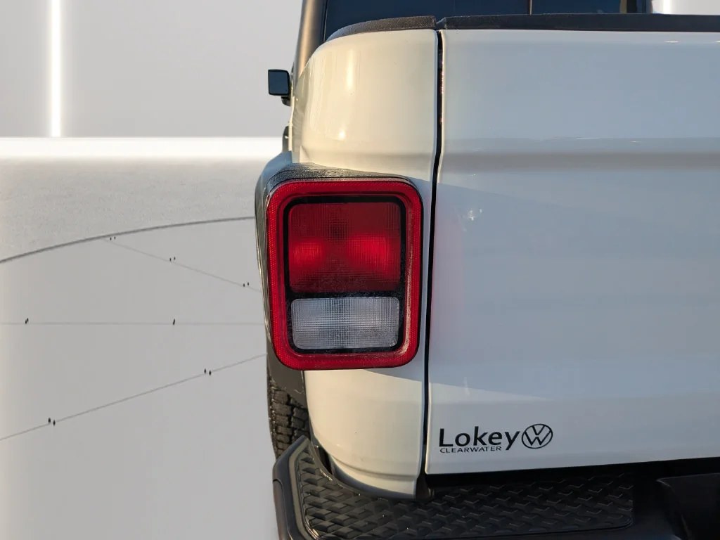 Used 2025 White Jeep Sport S image 8