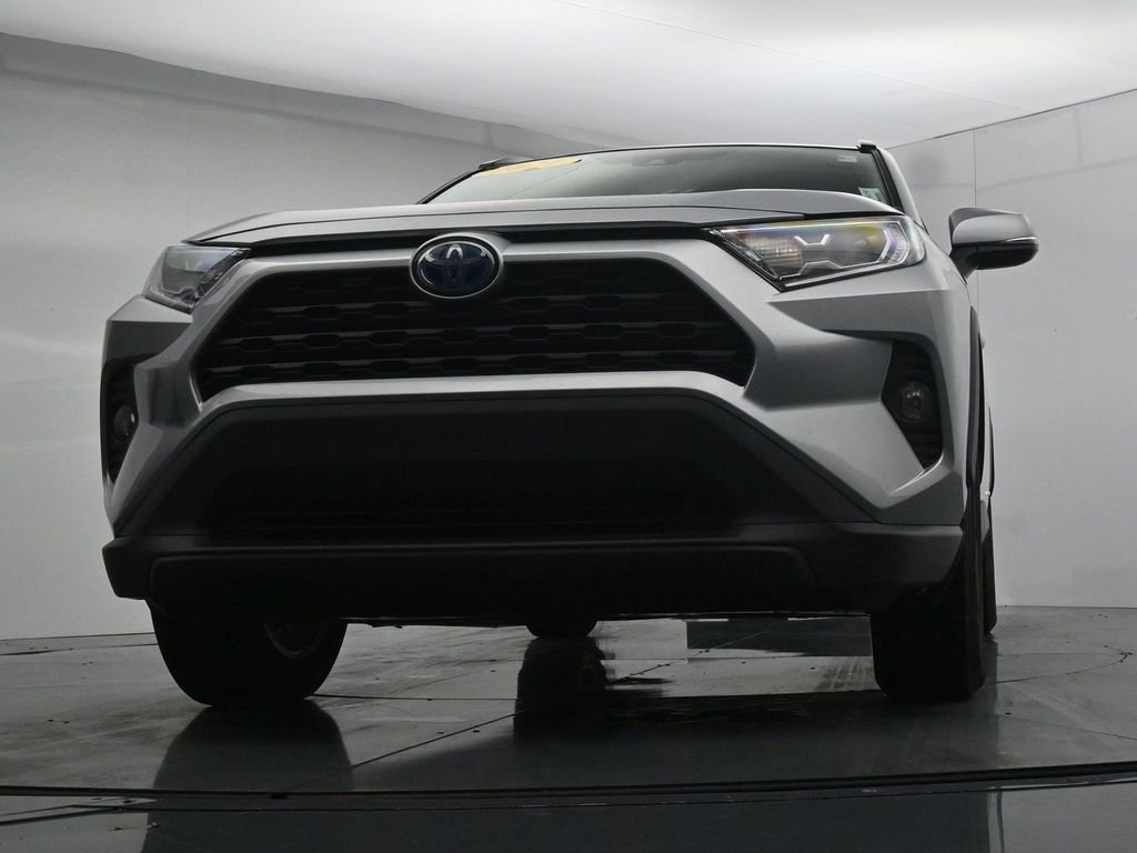 Used 2021 Silver Toyota XLE image 30