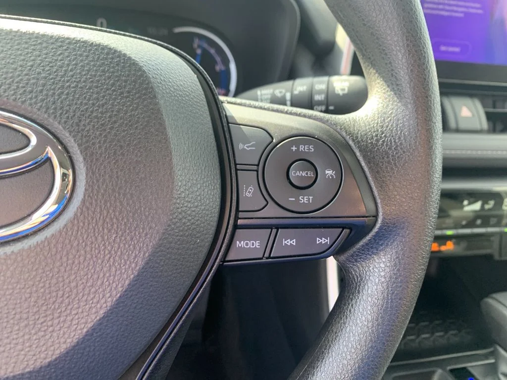 Used 2025 White Toyota XLE image 28