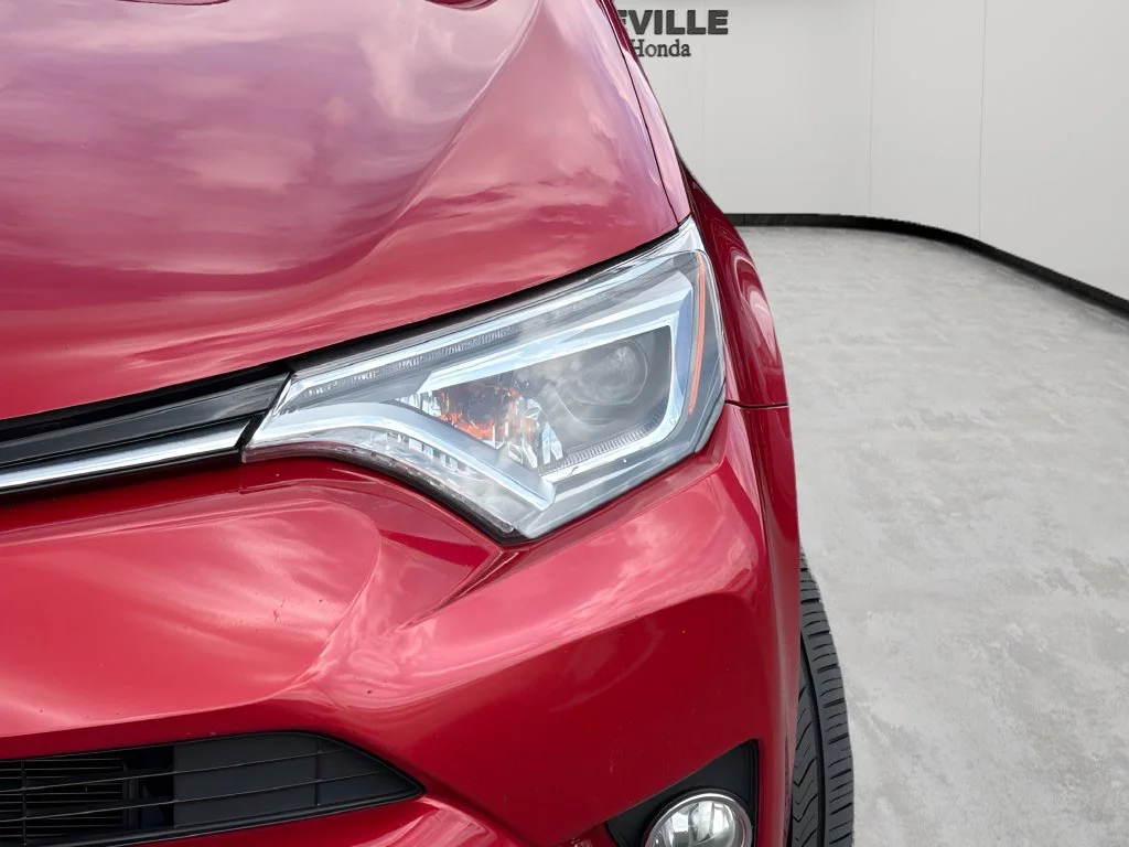 Used 2017 Barcelona Red Metallic Toyota Limited image 5
