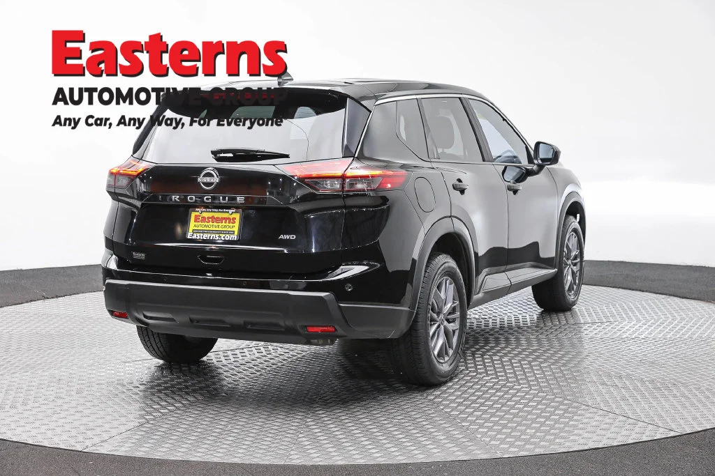 Used 2024 Black Nissan S image 5