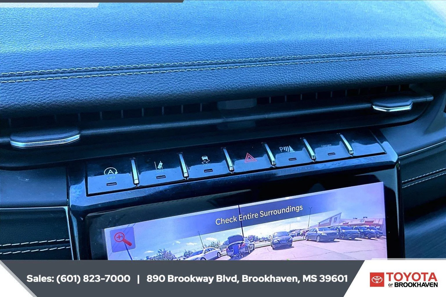 Used 2023 Diamond Black Crystal Pearlcoat Jeep Limited image 23