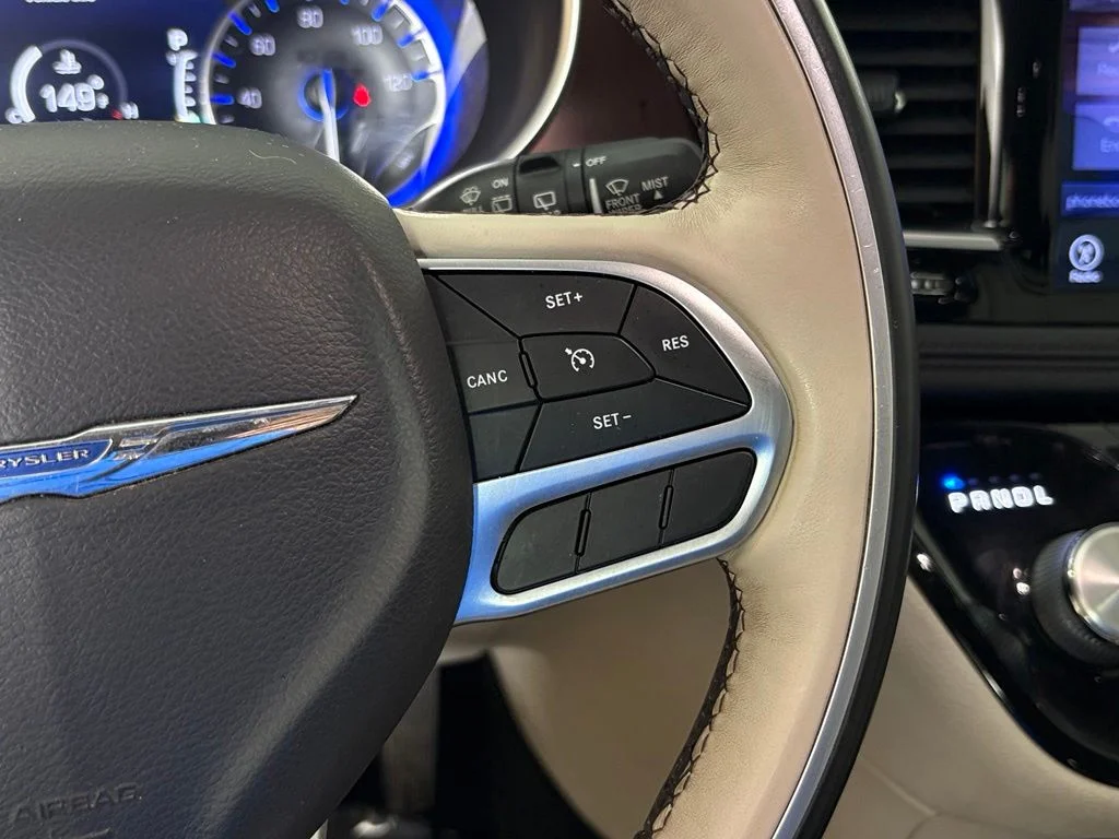 Used 2017 White Chrysler Limited image 21