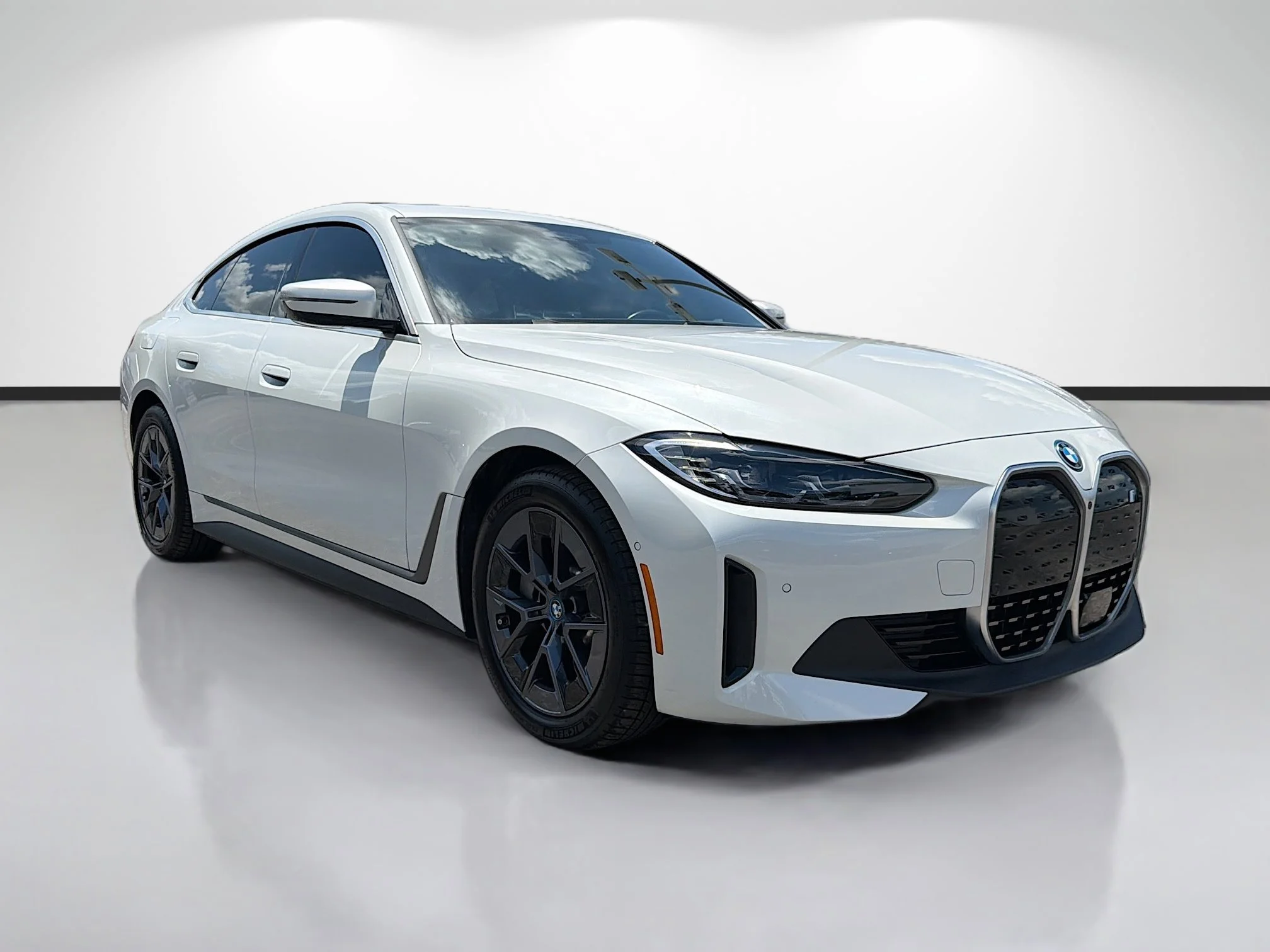2023 BMW i4 eDrive35's photo