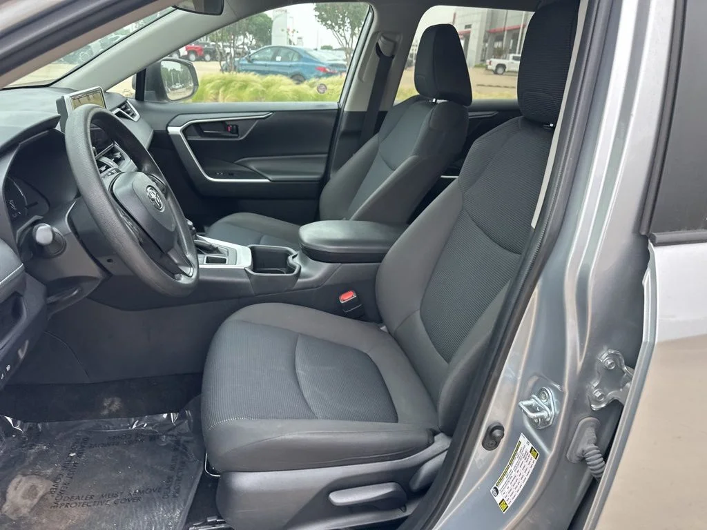 2024 Toyota RAV4 LE - Photo 10
