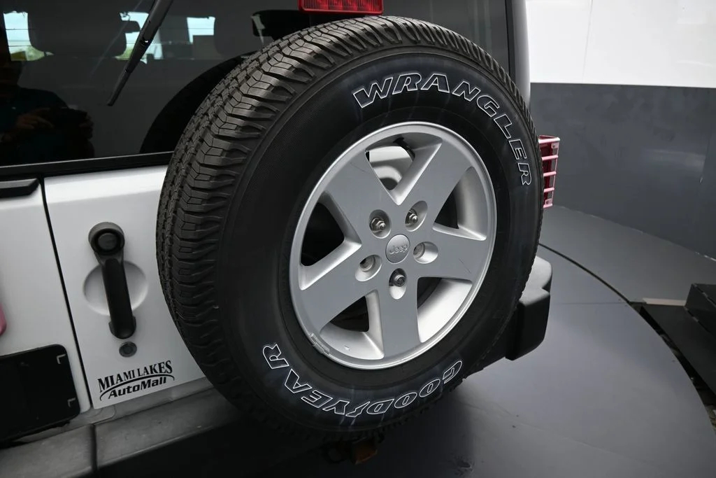 Used 2018 Bright White Clearcoat Jeep Unlimited Sport image 32