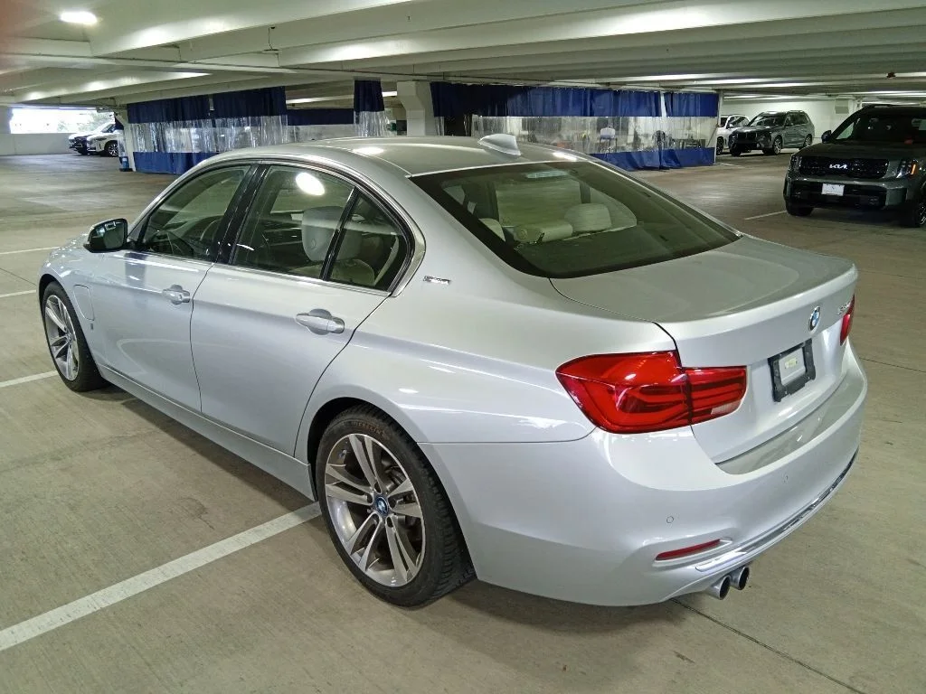 Used 2017 Glacier Silver Metallic BMW 330e iPerformance image 7