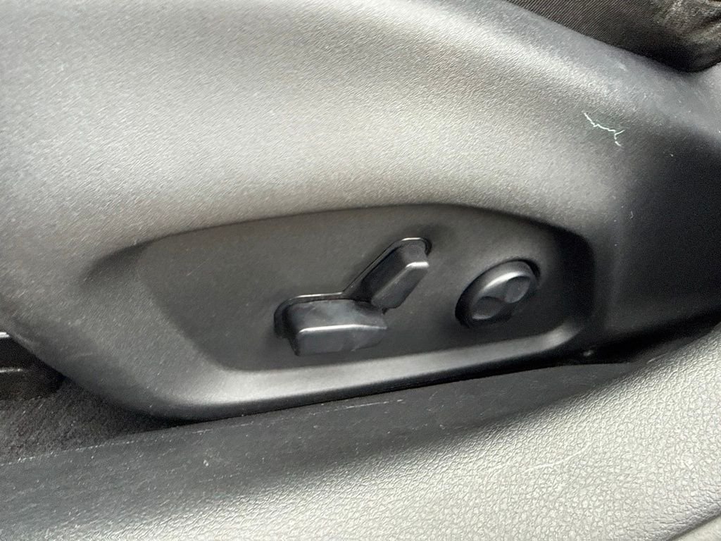 Used 2018 Gray Jeep Latitude image 24