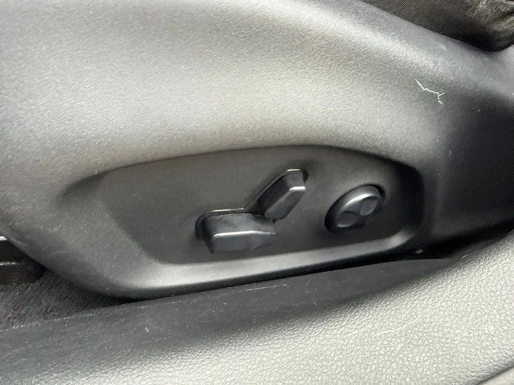 Used 2018 Gray Jeep Latitude image 24