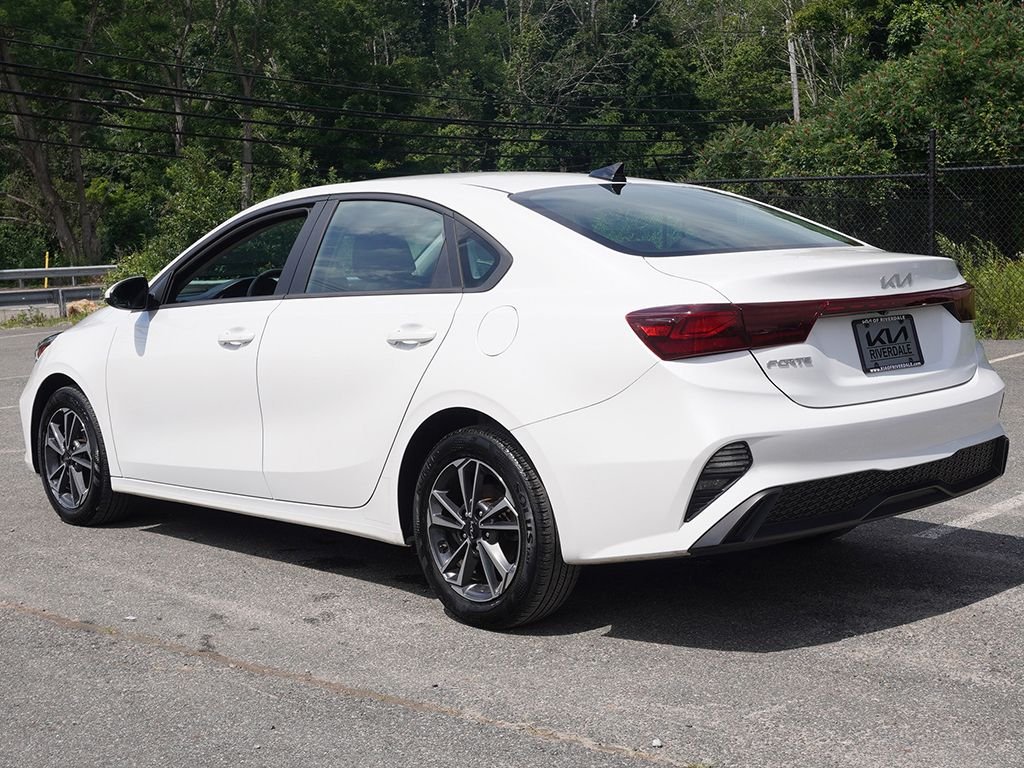 Used 2024 White Kia LXS image 7