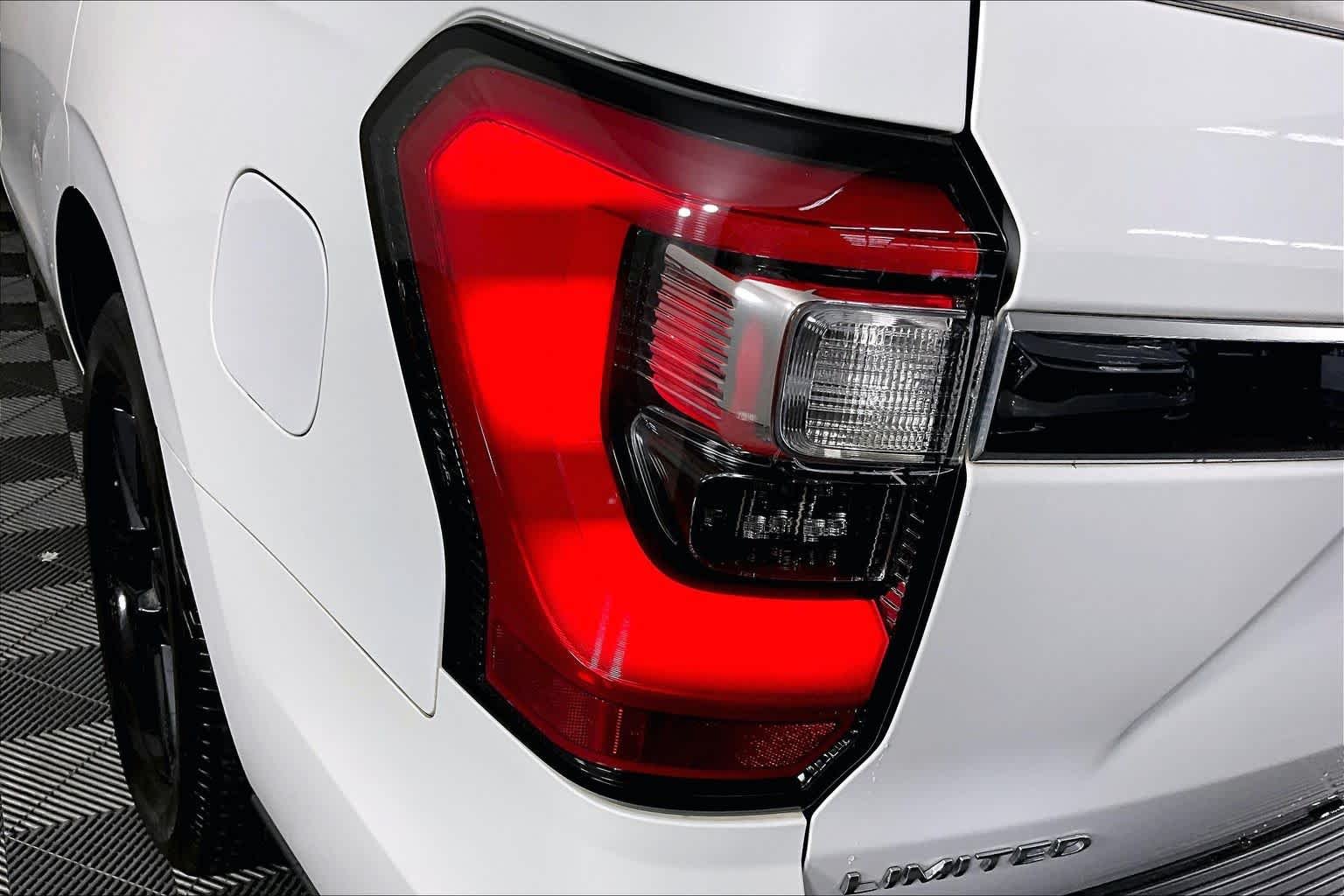 Used 2020 Star White Metallic Tri-Coat Ford Limited image 28