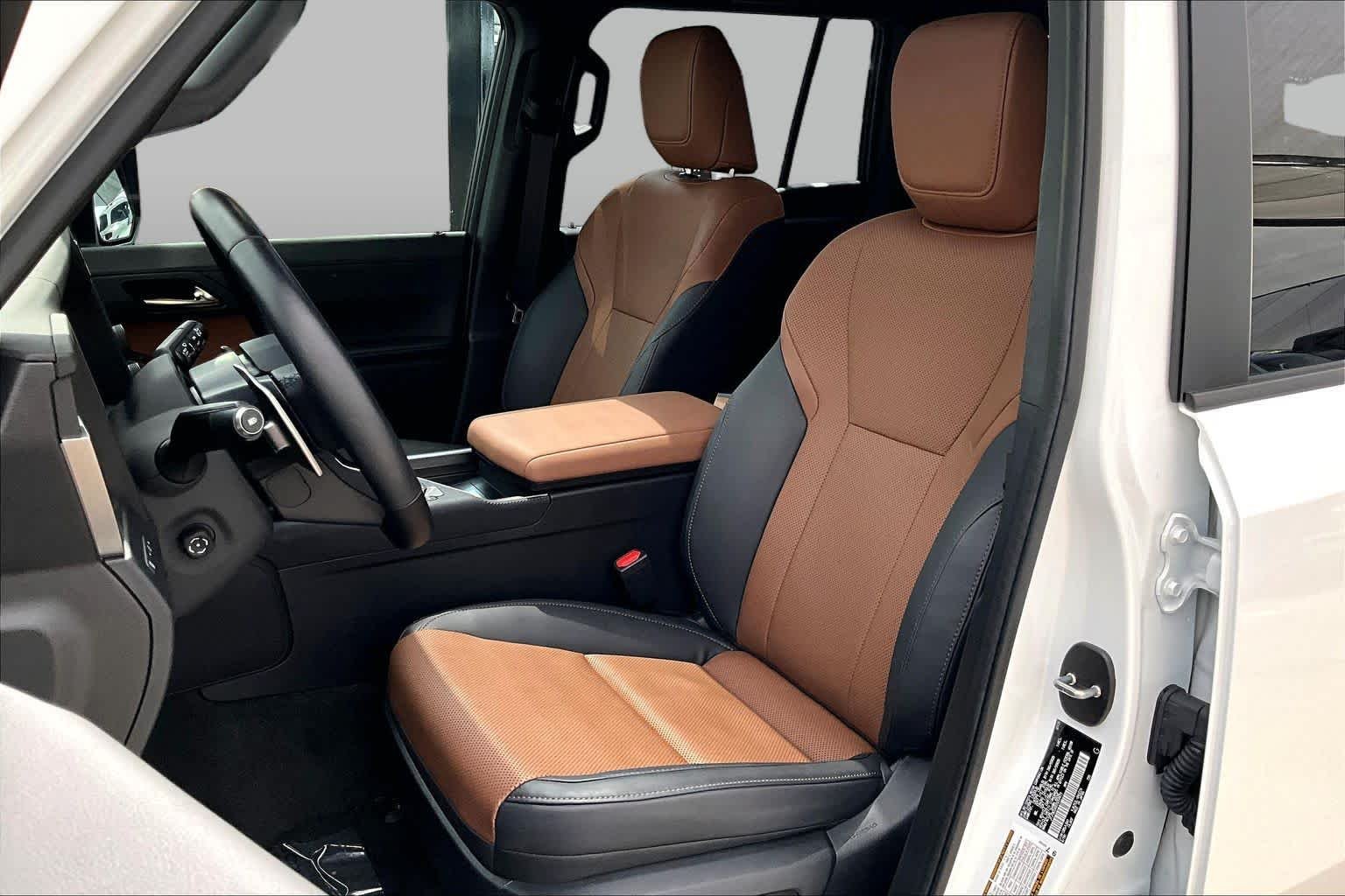 Used 2025 Eminent White Pearl Lexus Premium image 8