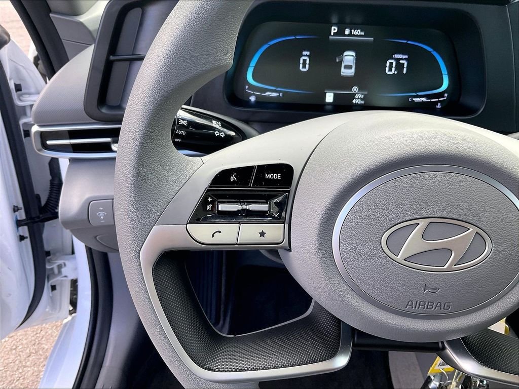 Used 2025 White Hyundai SE image 23