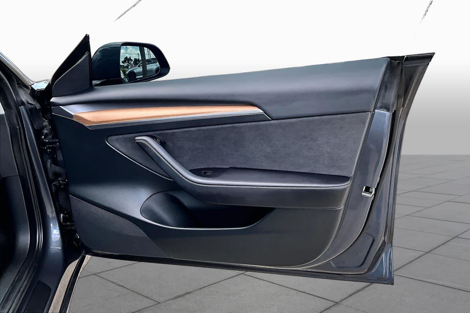 Used 2023 SOLID BLACK Tesla  image 25