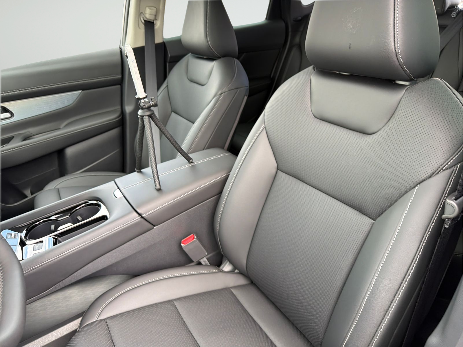 New 2026 Gray Nissan SL image 32
