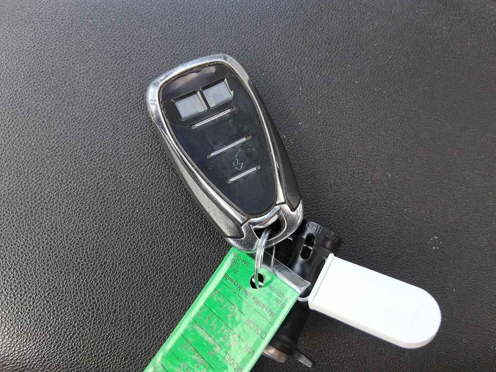 Used 2018 Blue Chevrolet LT image 10