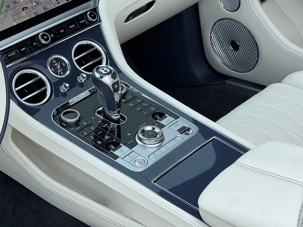 Used 2026  Bentley Azure image 23