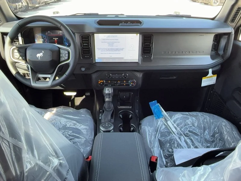 New 2026 Oxford White Ford Big Bend 4 Door 4x4 image 6