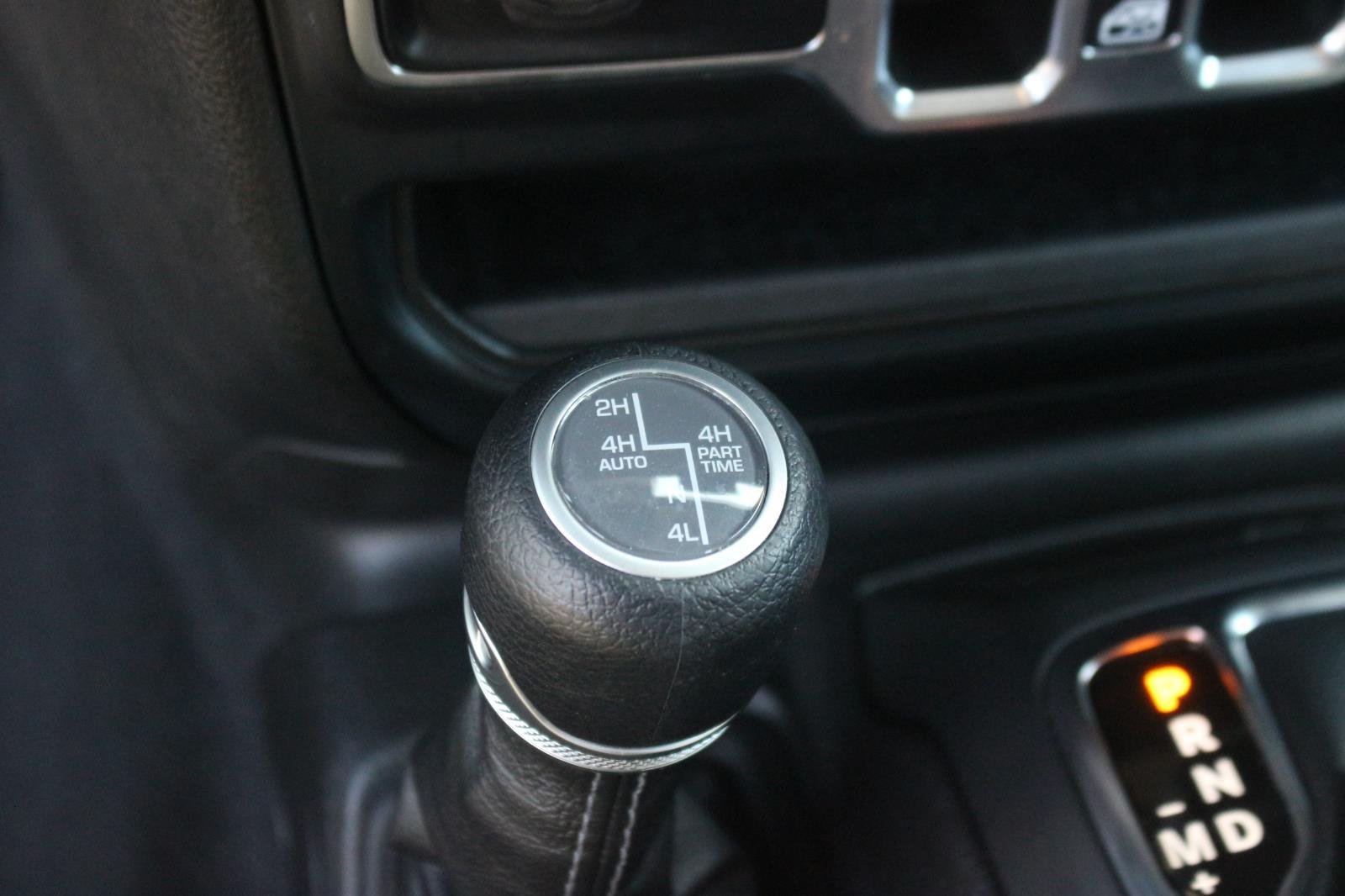 Used 2024  Jeep Sahara image 24